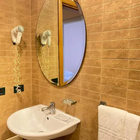 Hotel The Peace 3* Neapel